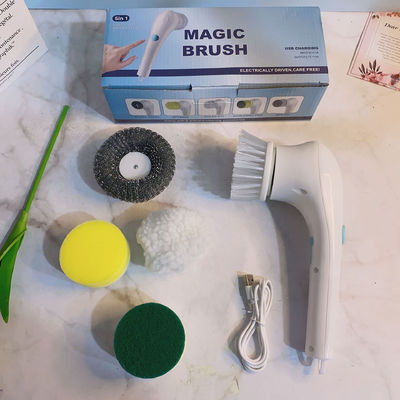 Une brosse de nettoyage portable pour le nettoyeur à rotation électrique dans la cuisine