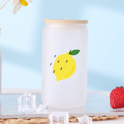 Un verre de bière glacée naturel sain de 16 oz avec couvercle en bambou et paille Le cadeau ultime du bar