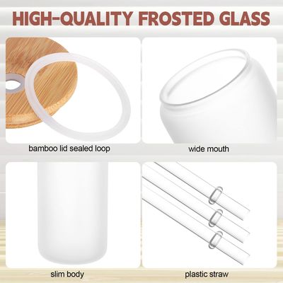 Un verre de bière glacée naturel sain de 16 oz avec couvercle en bambou et paille Le cadeau ultime du bar