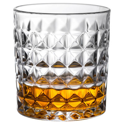 Une tasse de tequila à 300 ml avec des verres Max Diamond et un exquis tumbler