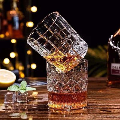 Une tasse de tequila à 300 ml avec des verres Max Diamond et un exquis tumbler