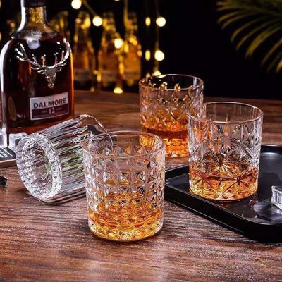 Une tasse de tequila à 300 ml avec des verres Max Diamond et un exquis tumbler