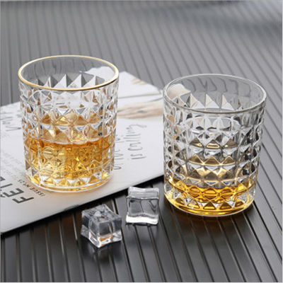 Une tasse de tequila à 300 ml avec des verres Max Diamond et un exquis tumbler