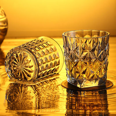 Une tasse de tequila à 300 ml avec des verres Max Diamond et un exquis tumbler