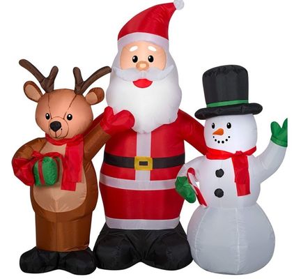 Arche de traîneau de Noël éclairé en plein air avec un bonhomme de neige inflatables d'arbre au pain d'épice