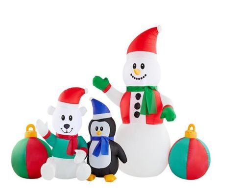 Arche de traîneau de Noël éclairé en plein air avec un bonhomme de neige inflatables d'arbre au pain d'épice