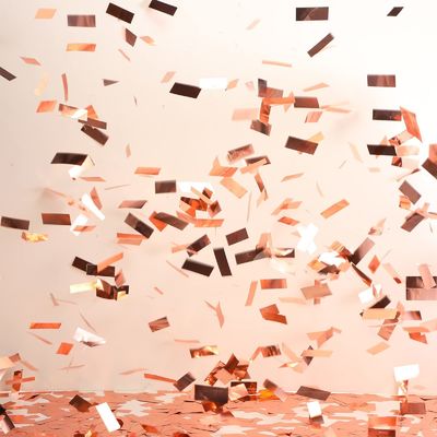 Pourpre 2*5cm Popper Confetti Cannon Biodégradable Rectangle Ronde en forme de cœur Vert Blanc Noir Confetti Foil d'or échantillon gratuit