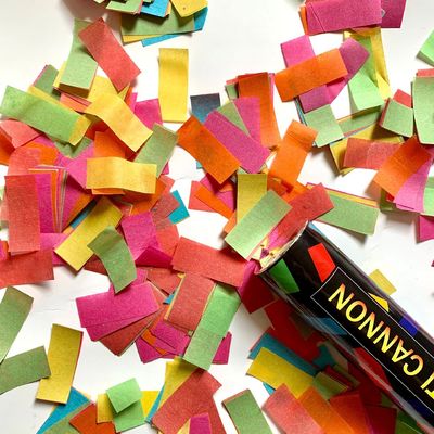 Des bâtons de confetti à usage unique parfaits pour révéler le sexe