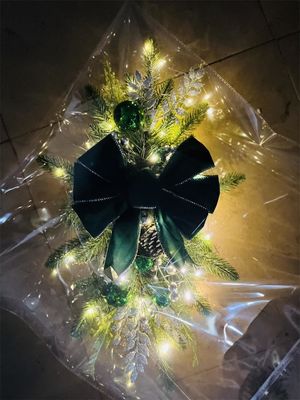 Pluie en tissu et en plastique porte suspendue couronne de rotin pour la décoration de Noël de l'hôtel