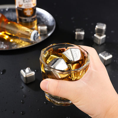 Stocké en acier inoxydable 304 Whiskey Stone Set cadeau 8 pièces par ensemble pour refroidir le vin rouge