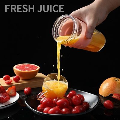 Juicer électrique à charge USB portable de 280 ml pour la maison 4 lames Juicer de légumes et de fruits