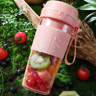 Juicer électrique à charge USB portable de 280 ml pour la maison 4 lames Juicer de légumes et de fruits