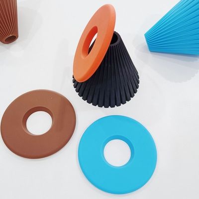 Mat de café en silicone de design moderne avec filtre d' entonnoir réutilisable et gouttelier pliable