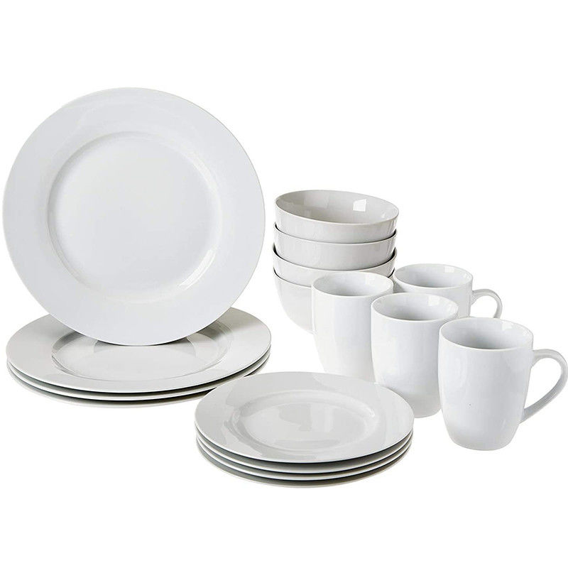 Fabrication d'un ensemble de tables rondes pour le dîner et de plaques fines pour les plats de porcelaine à os blancs